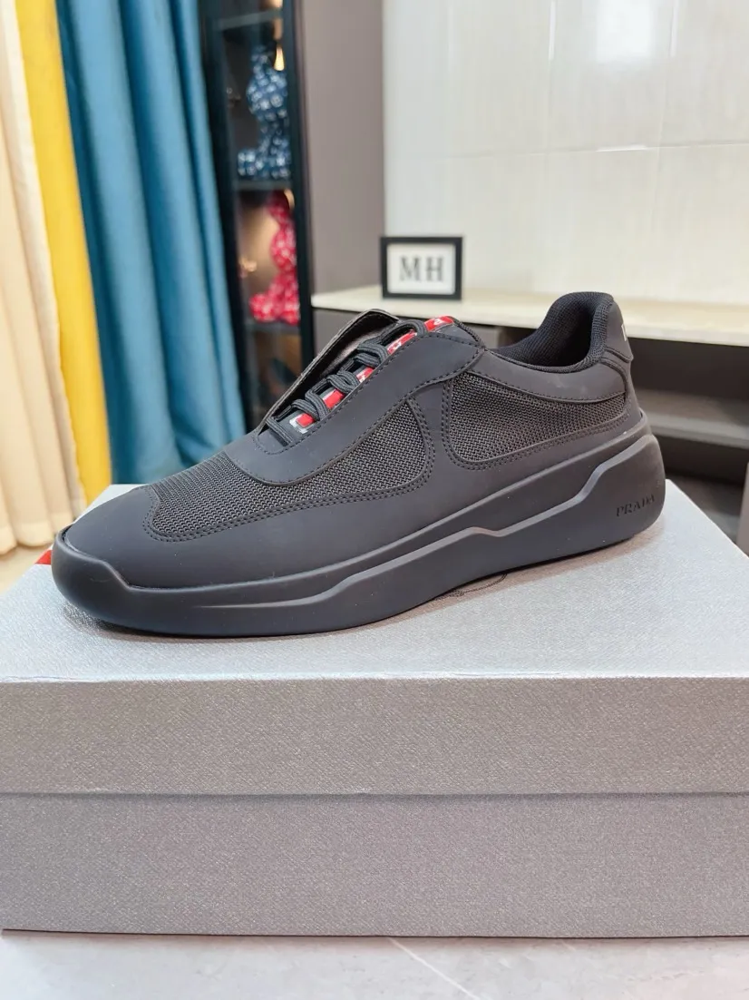 Men's shoes 💰420🌹🌹Prada is a luxurious and fashionable high-end product ✊🔥The perfect last shape and top-notch handcrafting make this shoe immediately create a strong aristocratic atmosphere. Imported first-layer cowhide with brogue carving crafts💋Genuine leather lining🎶Rubber combination outsole specially imported from France for leather shoes😍Color: Mysterious Black☕️Size 38～44